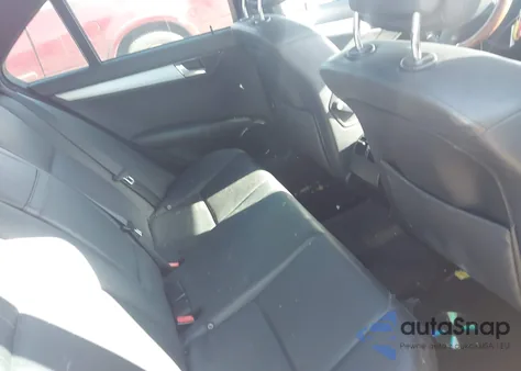 2008 Mercedes-Benz C 300 Luxury/Sport z USA, uszkodzony, nr VIN WDDGF54X58R025197